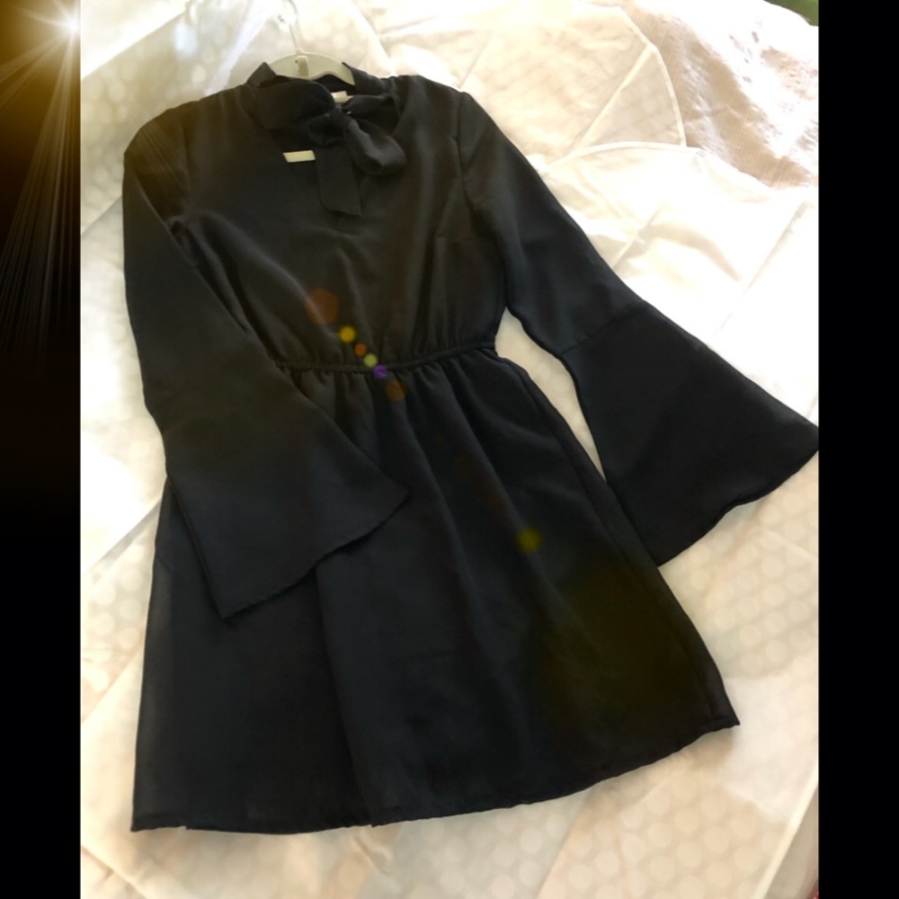 🚫Pending on V H&M dress